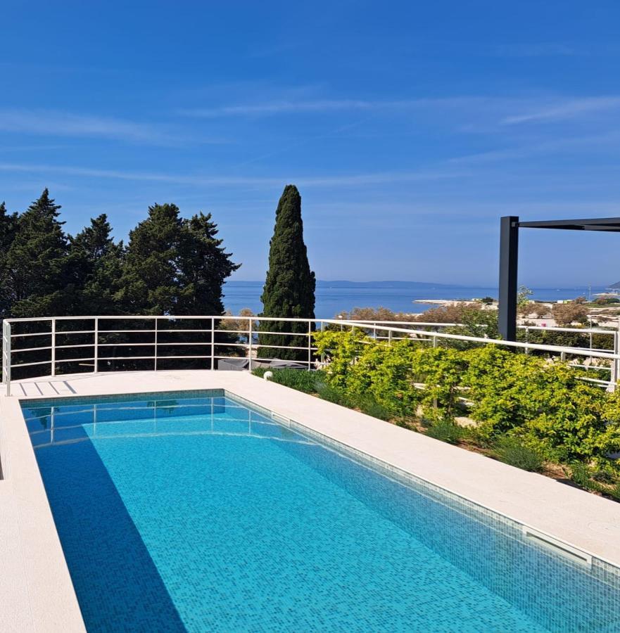 Apartment With Private Pool 斯普利特 外观 照片