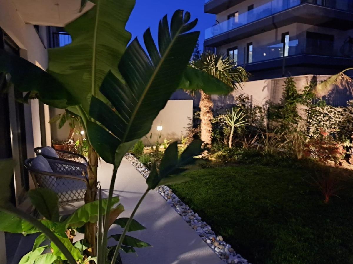 Apartment With Private Pool 斯普利特 外观 照片