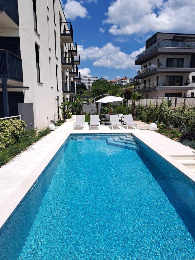 Apartment With Private Pool 斯普利特 外观 照片