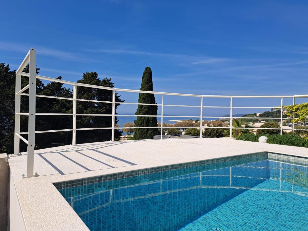 Apartment With Private Pool 斯普利特 外观 照片