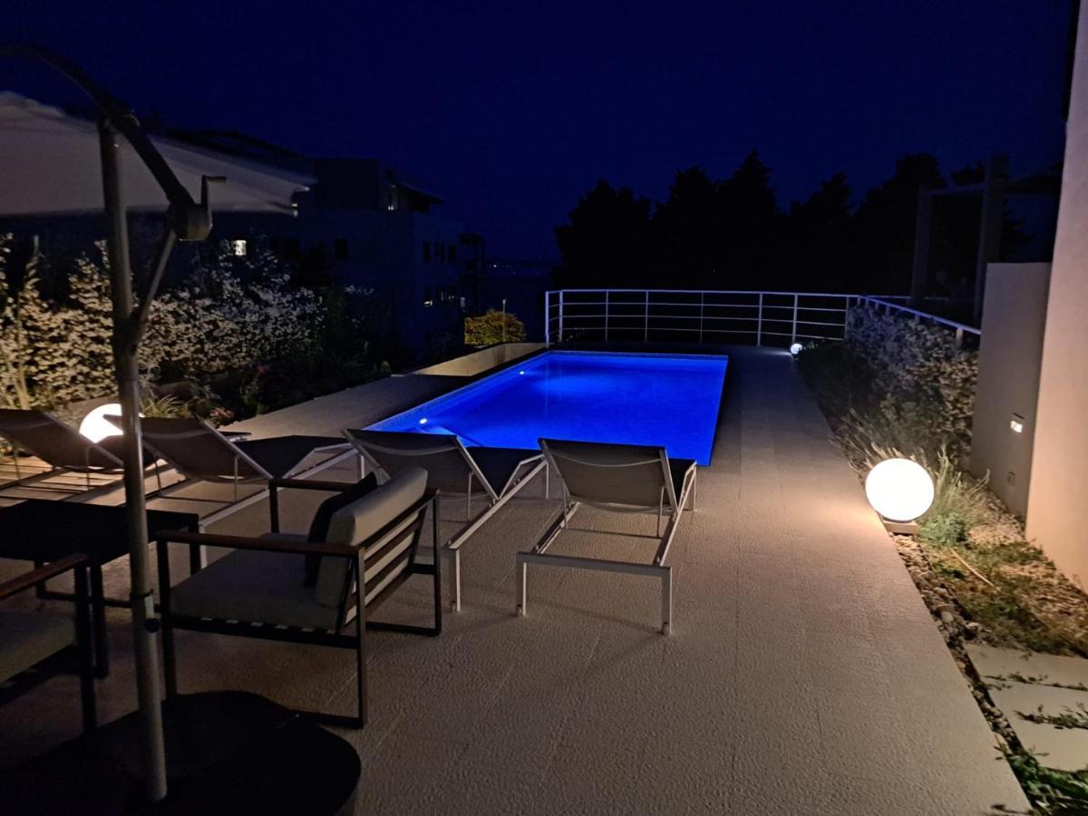 Apartment With Private Pool 斯普利特 外观 照片