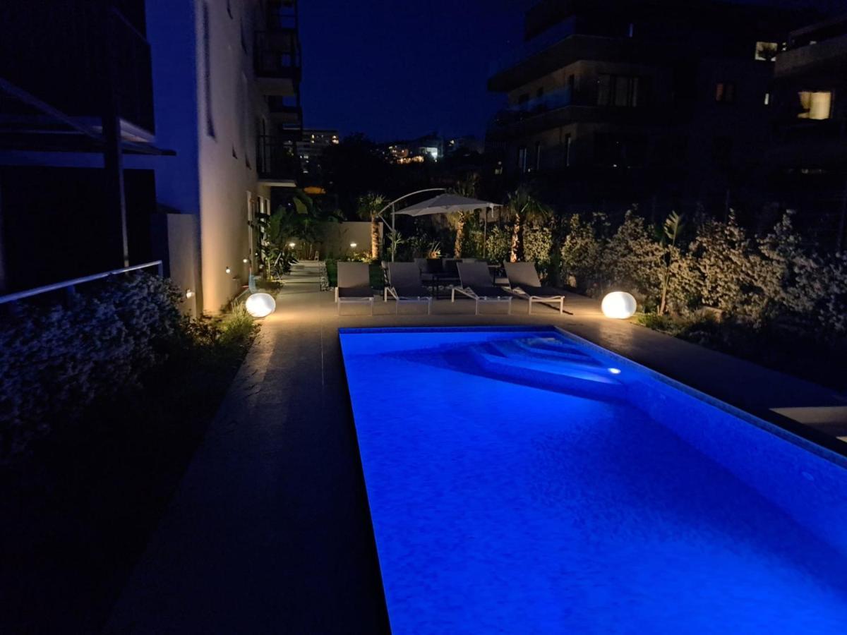 Apartment With Private Pool 斯普利特 外观 照片