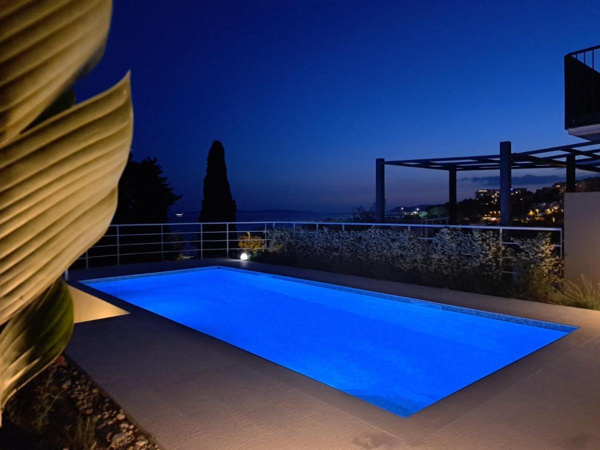 Apartment With Private Pool 斯普利特 外观 照片