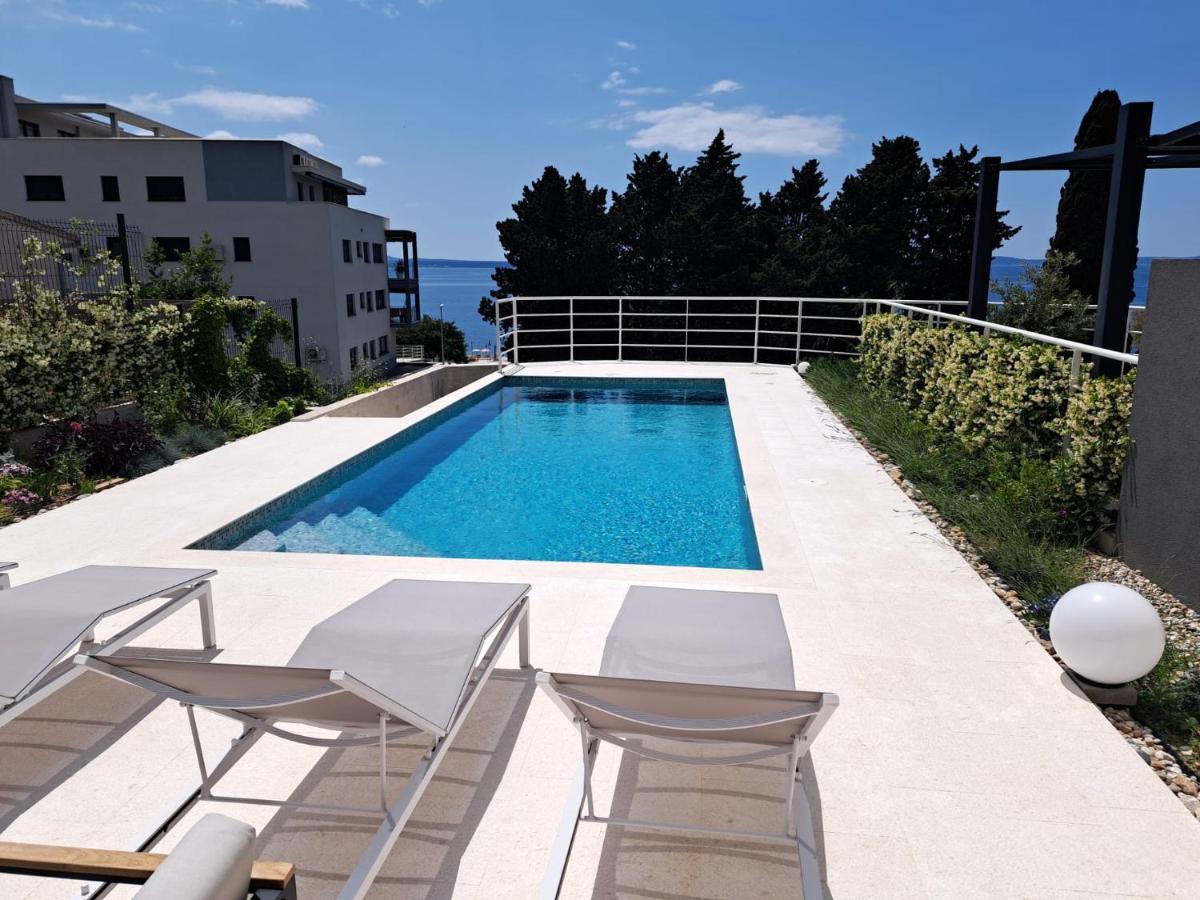 Apartment With Private Pool 斯普利特 外观 照片