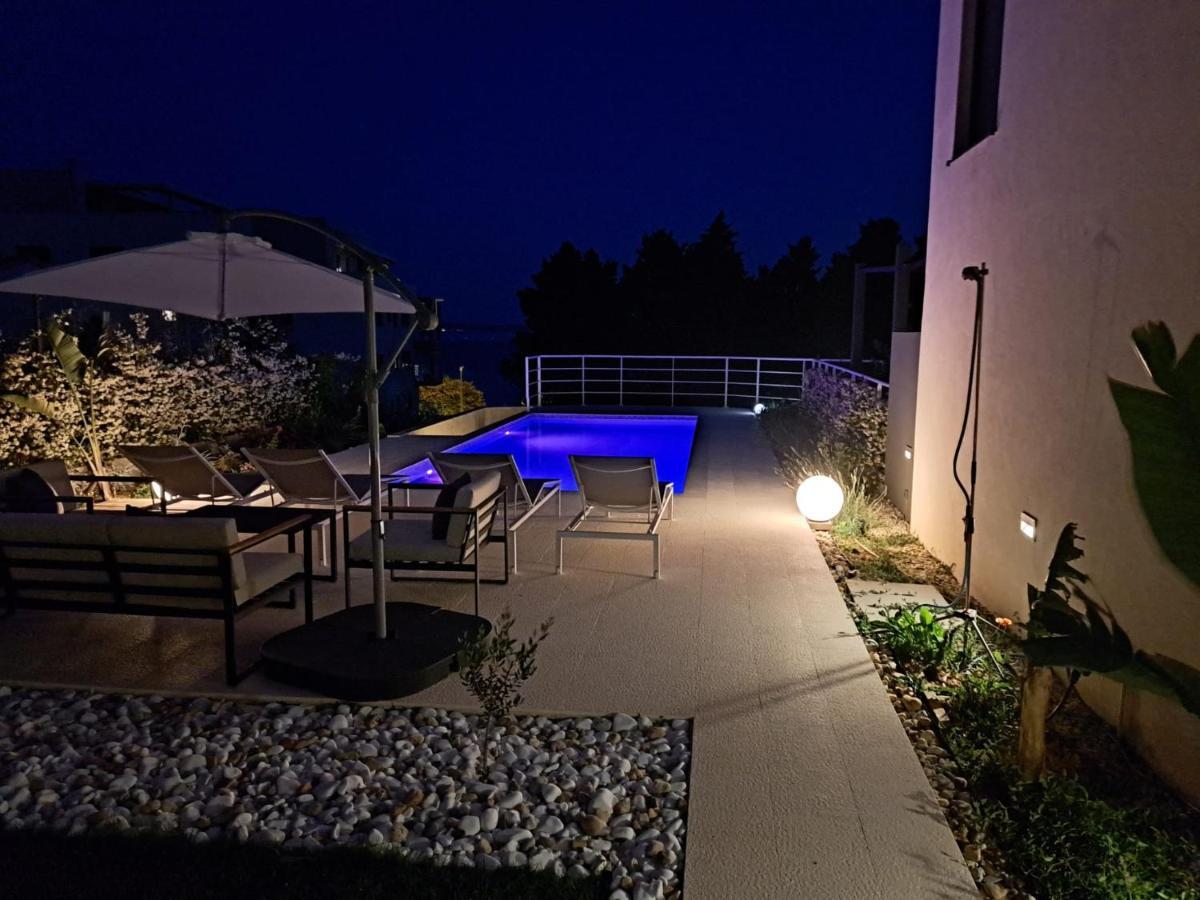 Apartment With Private Pool 斯普利特 外观 照片