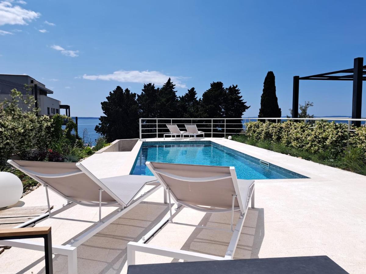 Apartment With Private Pool 斯普利特 外观 照片
