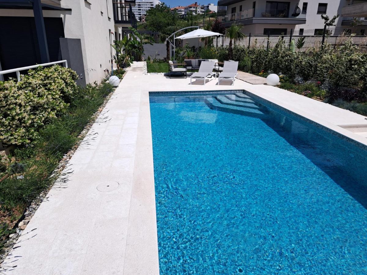 Apartment With Private Pool 斯普利特 外观 照片