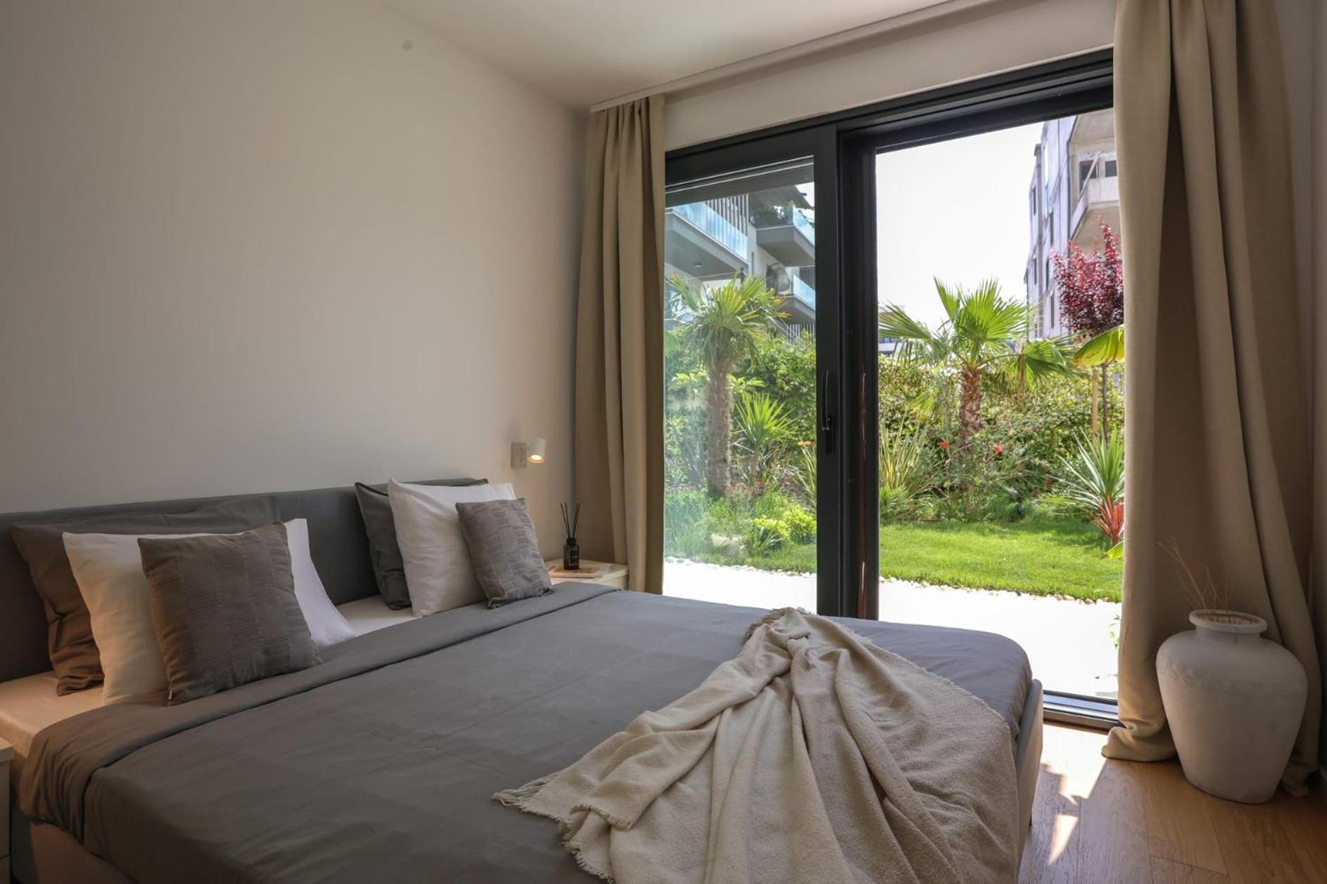 Apartment With Private Pool 斯普利特 外观 照片
