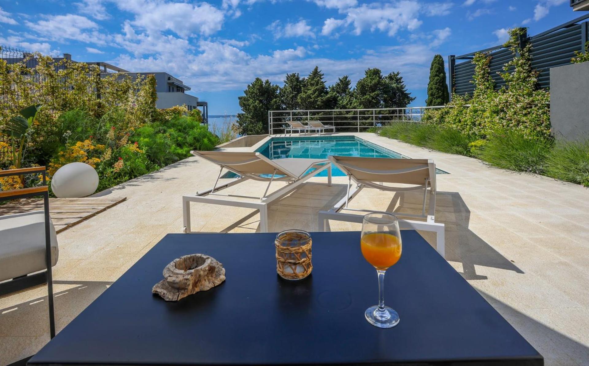 Apartment With Private Pool 斯普利特 外观 照片